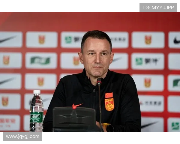 中国男足新任主帅上任首战告捷球队展现全新战术体系引热议