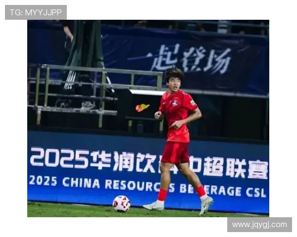 中国足球队迎战日本，关键战役开启亚洲杯新征程，球迷期待爆发新希望