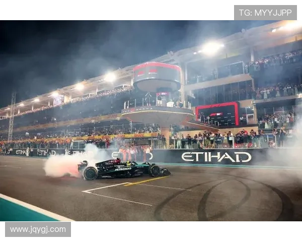 F1赛季最新动态：梅赛德斯车队在阿布扎比大奖赛中创下新纪录