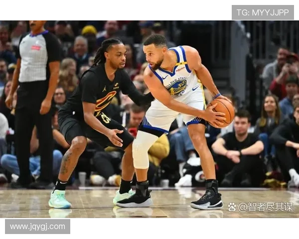 NBA新赛季火爆开局 球迷热议超级巨星表现与球队战术调整